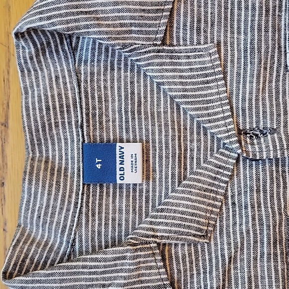 BNWT 4T Grey Striped Button Up Shirt - Picture 2 of 5